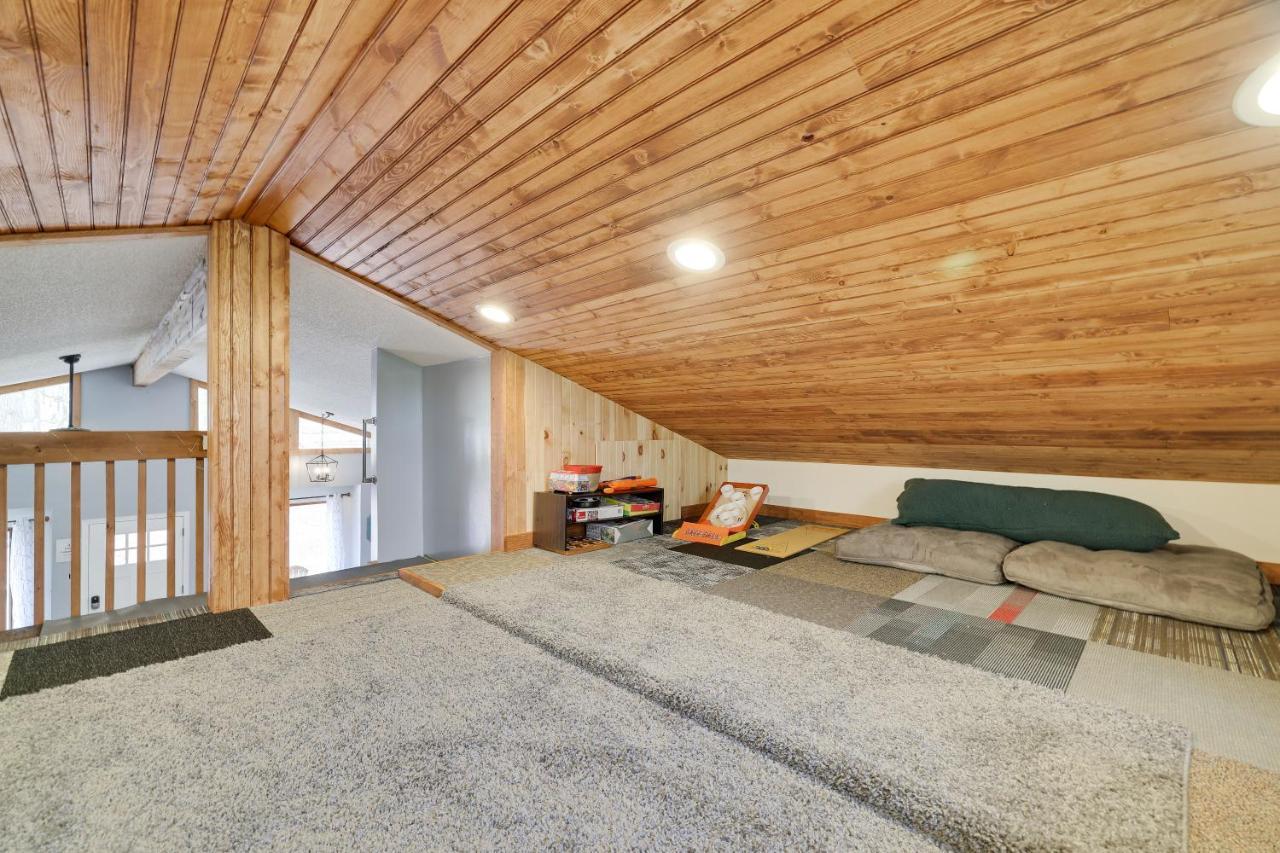 Premier Cozy Cabin - Free Amenities & Comm Indoor Pools Бушкил Екстериор снимка