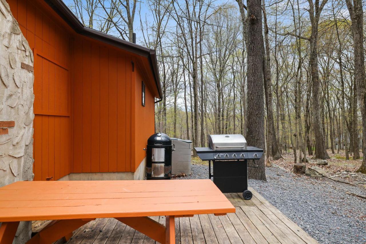Premier Cozy Cabin - Free Amenities & Comm Indoor Pools Бушкил Екстериор снимка