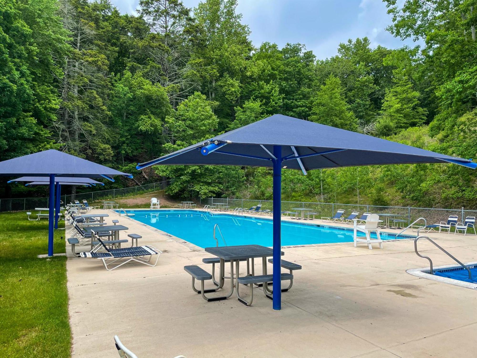 Premier Cozy Cabin - Free Amenities & Comm Indoor Pools Бушкил Екстериор снимка