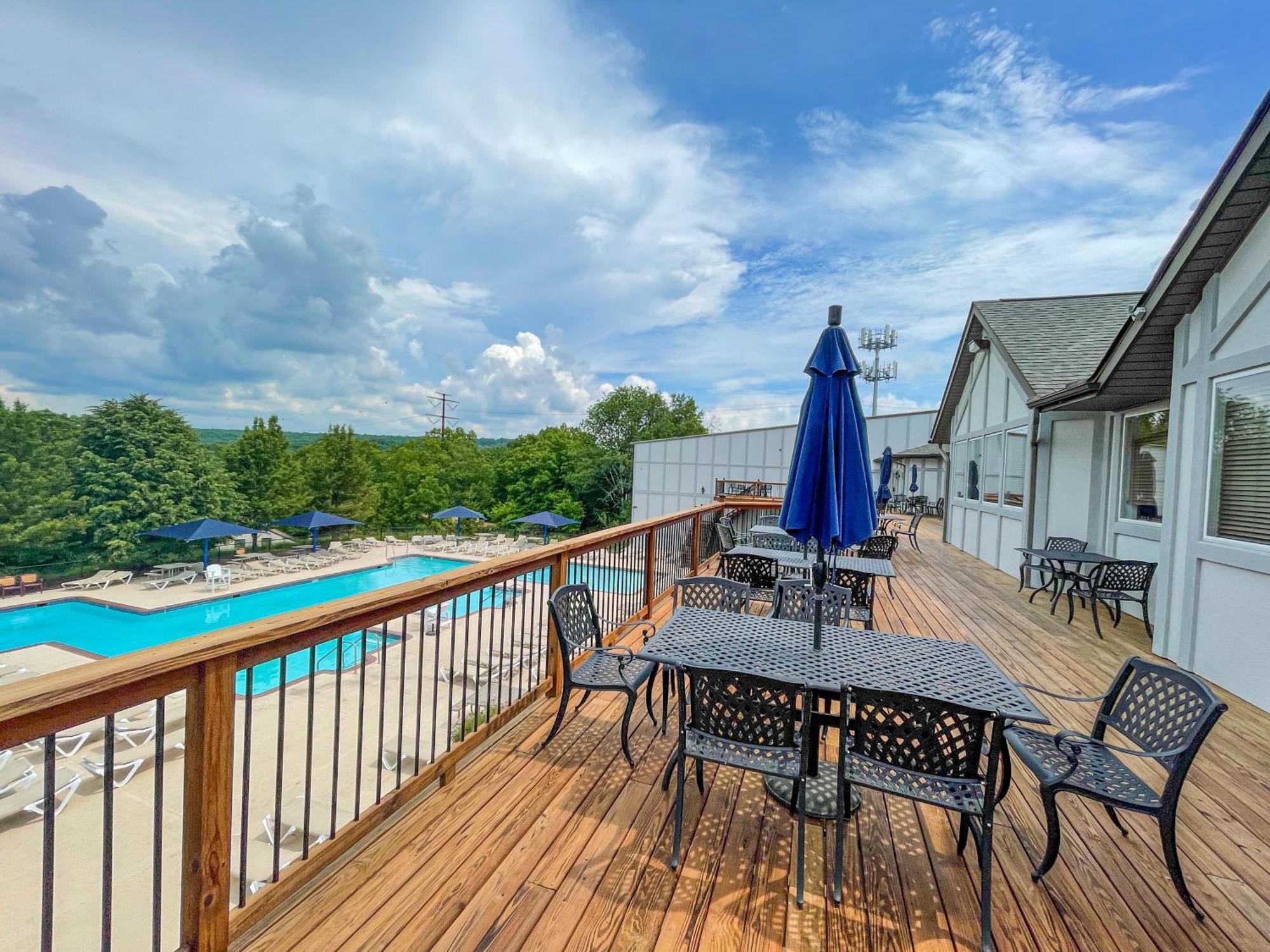 Premier Cozy Cabin - Free Amenities & Comm Indoor Pools Бушкил Екстериор снимка